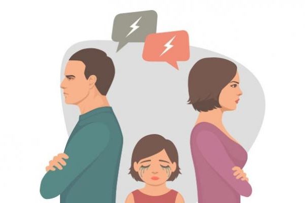 دعوا و مشاجره والدین