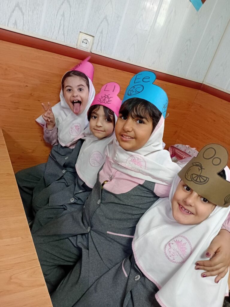 دوره آموزشی زبان انگلیسی دبستان دخترانه پروین اعتصامی کرج عظیمیه