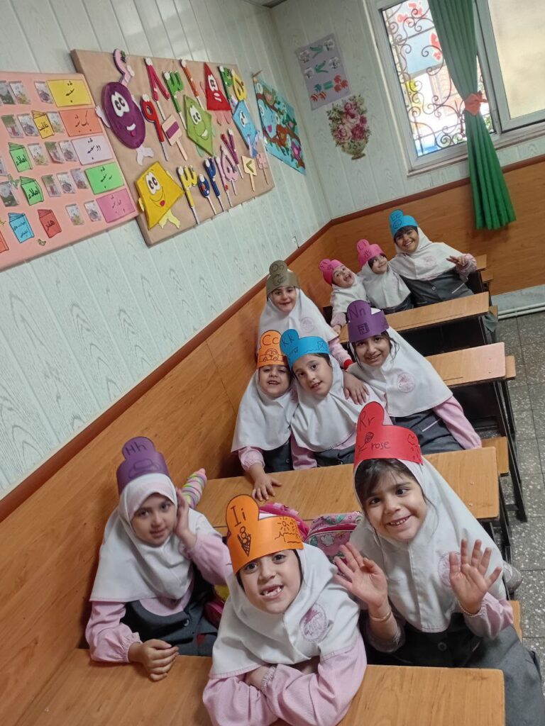دوره آموزشی زبان انگلیسی دبستان دخترانه پروین اعتصامی کرج عظیمیه
